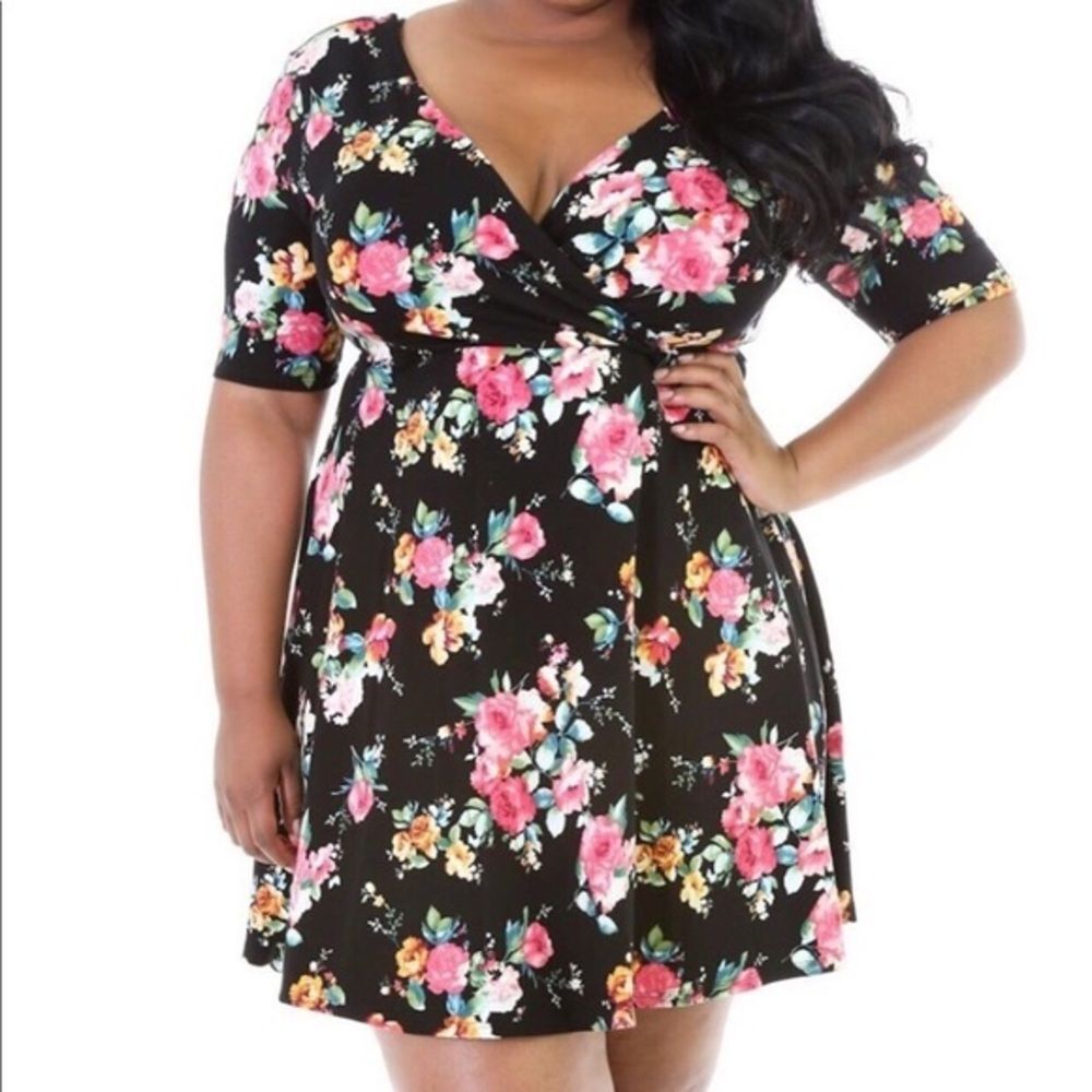 SALE ❗️ Maitai Boutique Black‎ Floral Dress